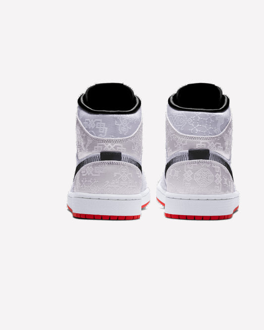 Jordan 1 Mid SE Fearless Edison Chen CLOT — detalle del Swoosh