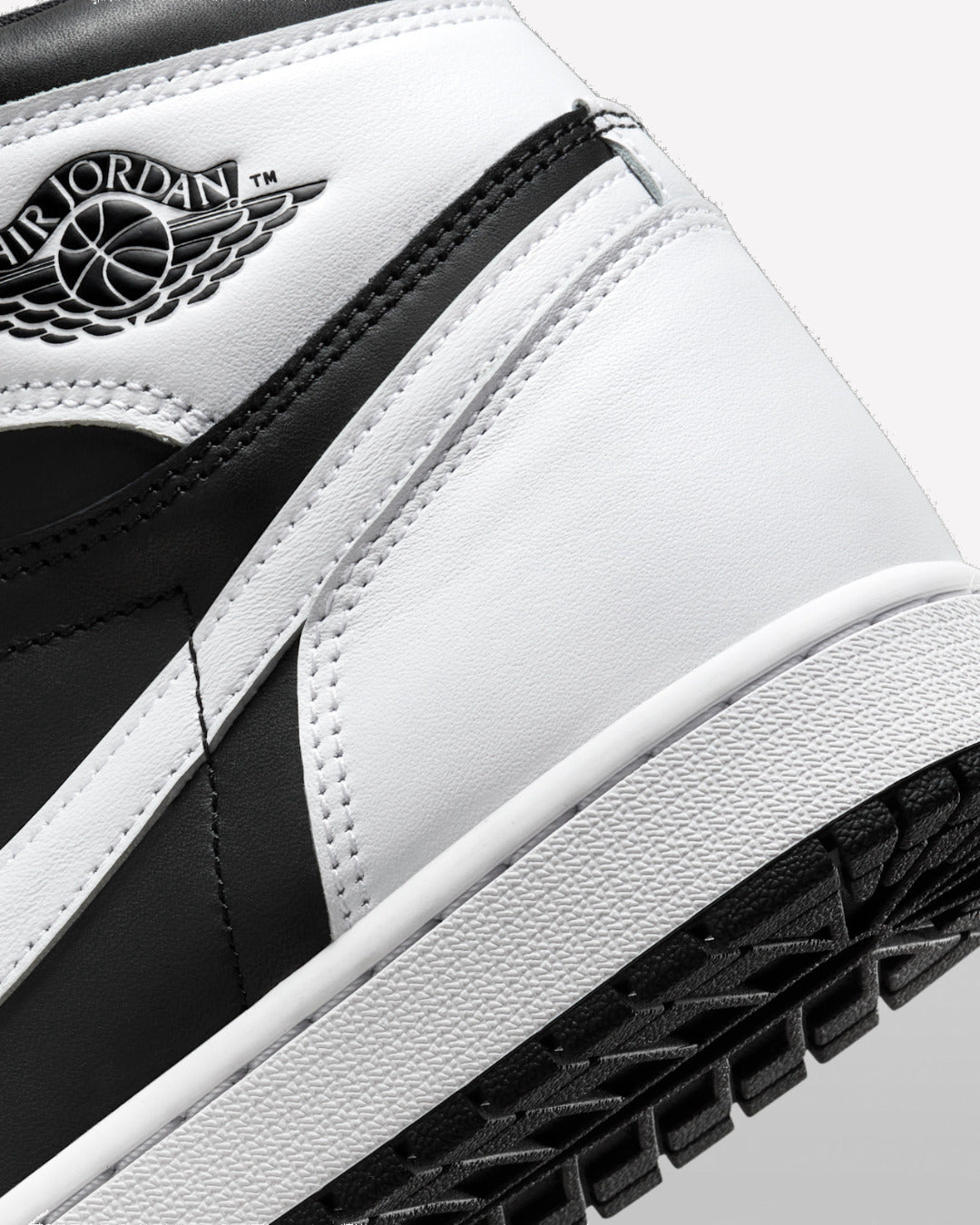 Jordan 1 Retro High OG Black White — detalle del lateral