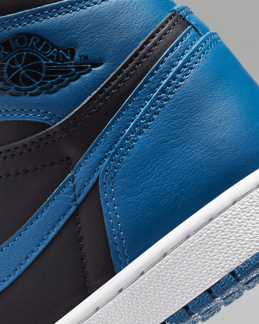 Jordan 1 Retro High OG Dark Marina Blue — vista del par