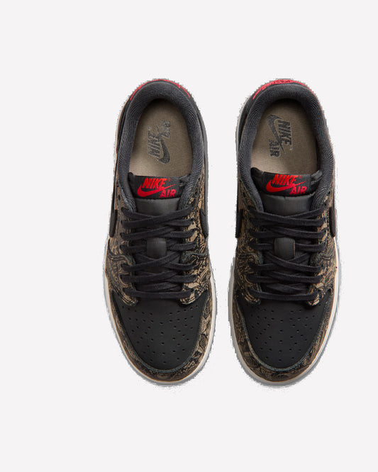 Jordan 1 Retro Low OG Laser Black University Red — vista de la suela