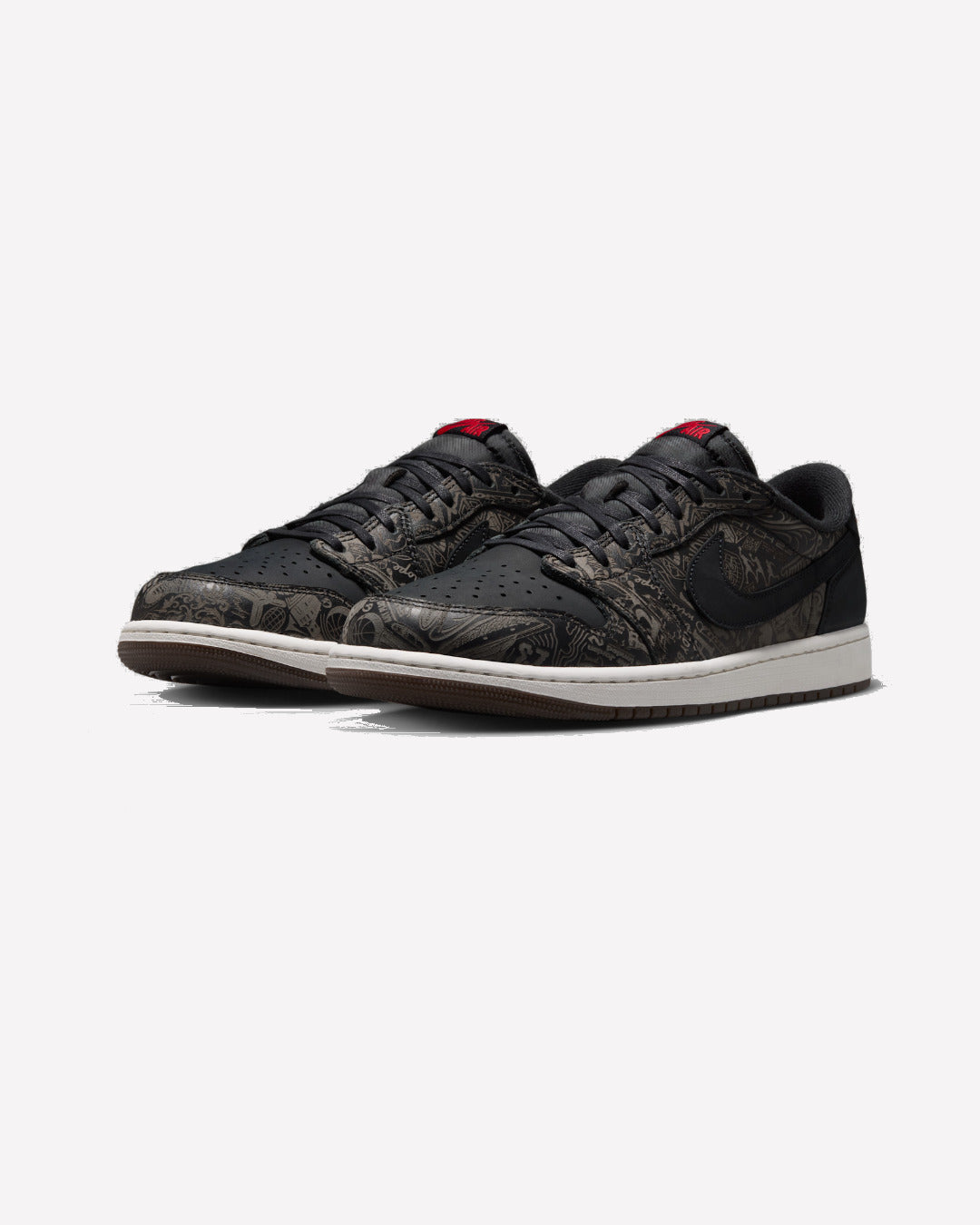 Jordan 1 Retro Low OG Laser Black University Red — detalle del grabado láser