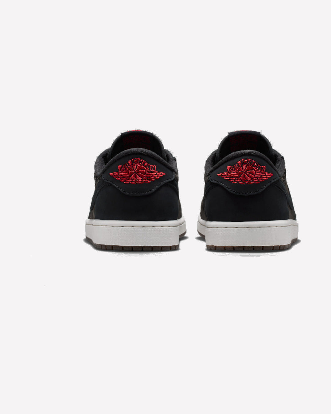 Jordan 1 Retro Low OG Laser Black University Red — detalle del talón