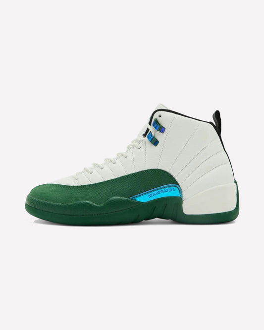 Jordan 12 Retro Bucks — vista lateral