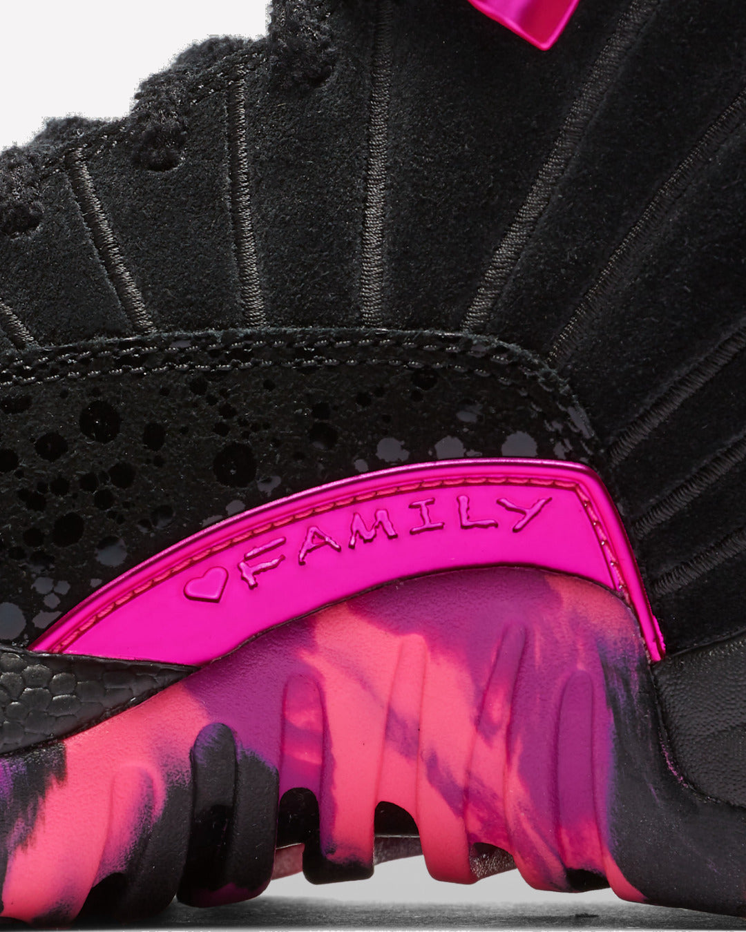 Jordan 12 Retro Doernbecher (2017) — par completo