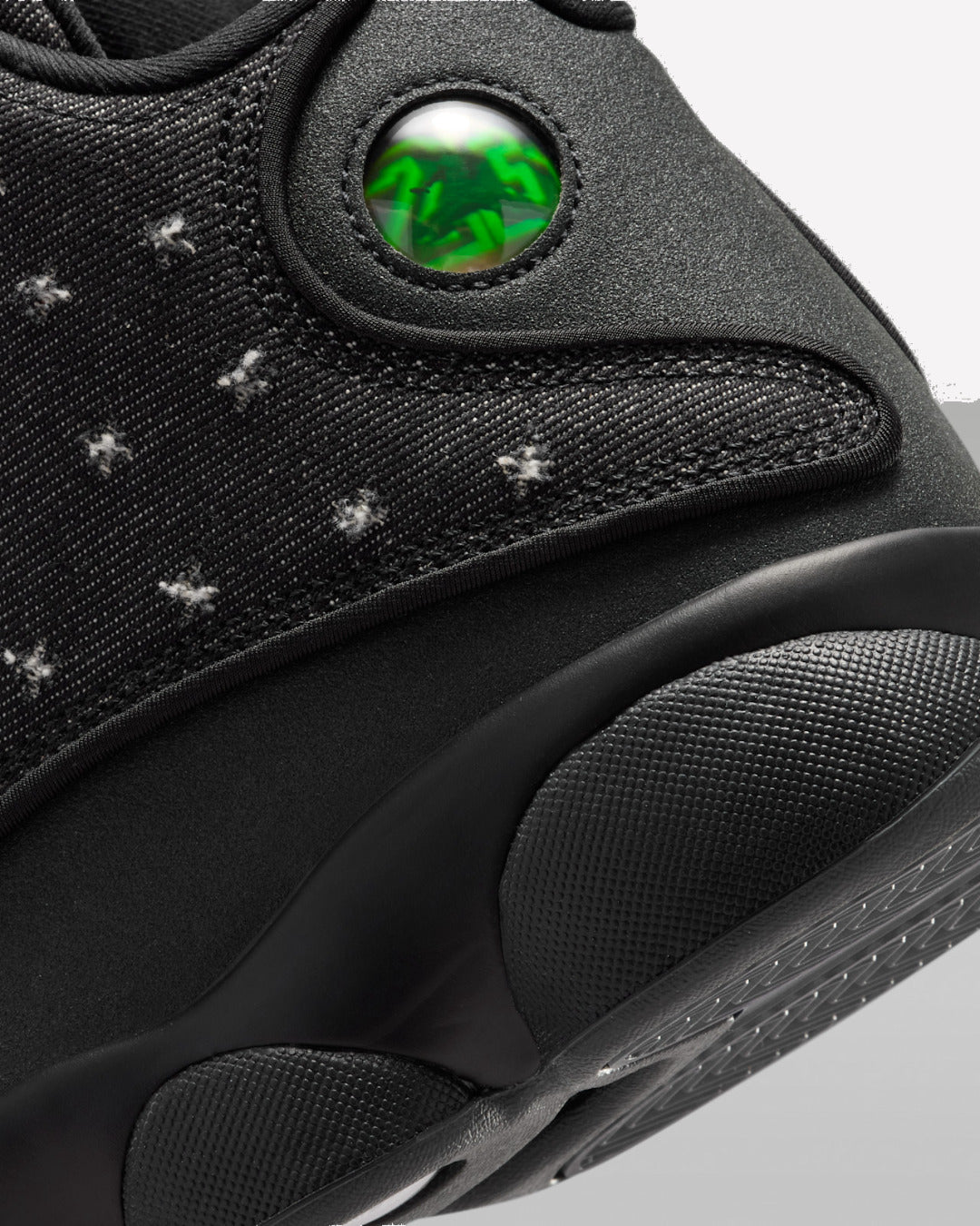 Jordan 13 Retro Wings — detalle del holograma