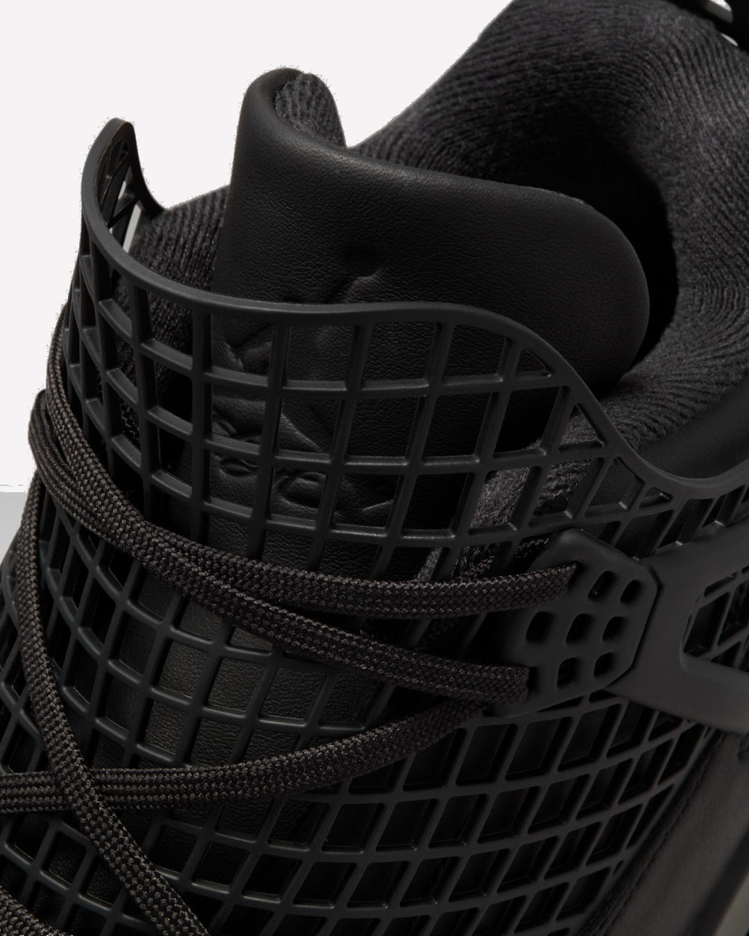 Jordan 4 Retro Net Black — detalle del upper