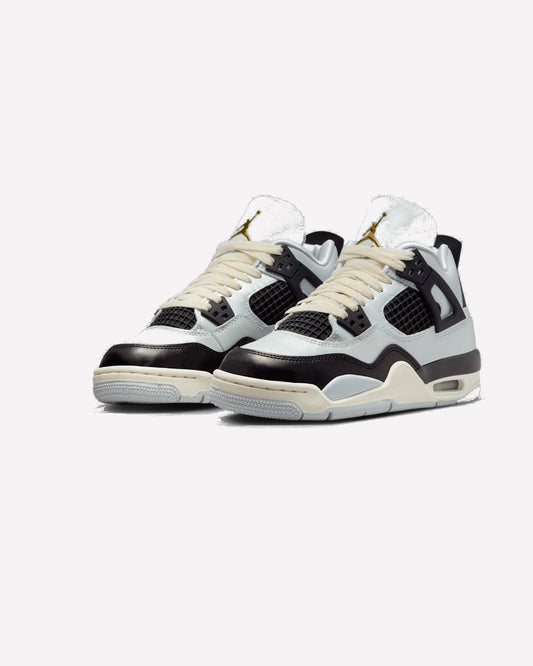 Jordan 4 Retro Platinum Gold — detalle del upper