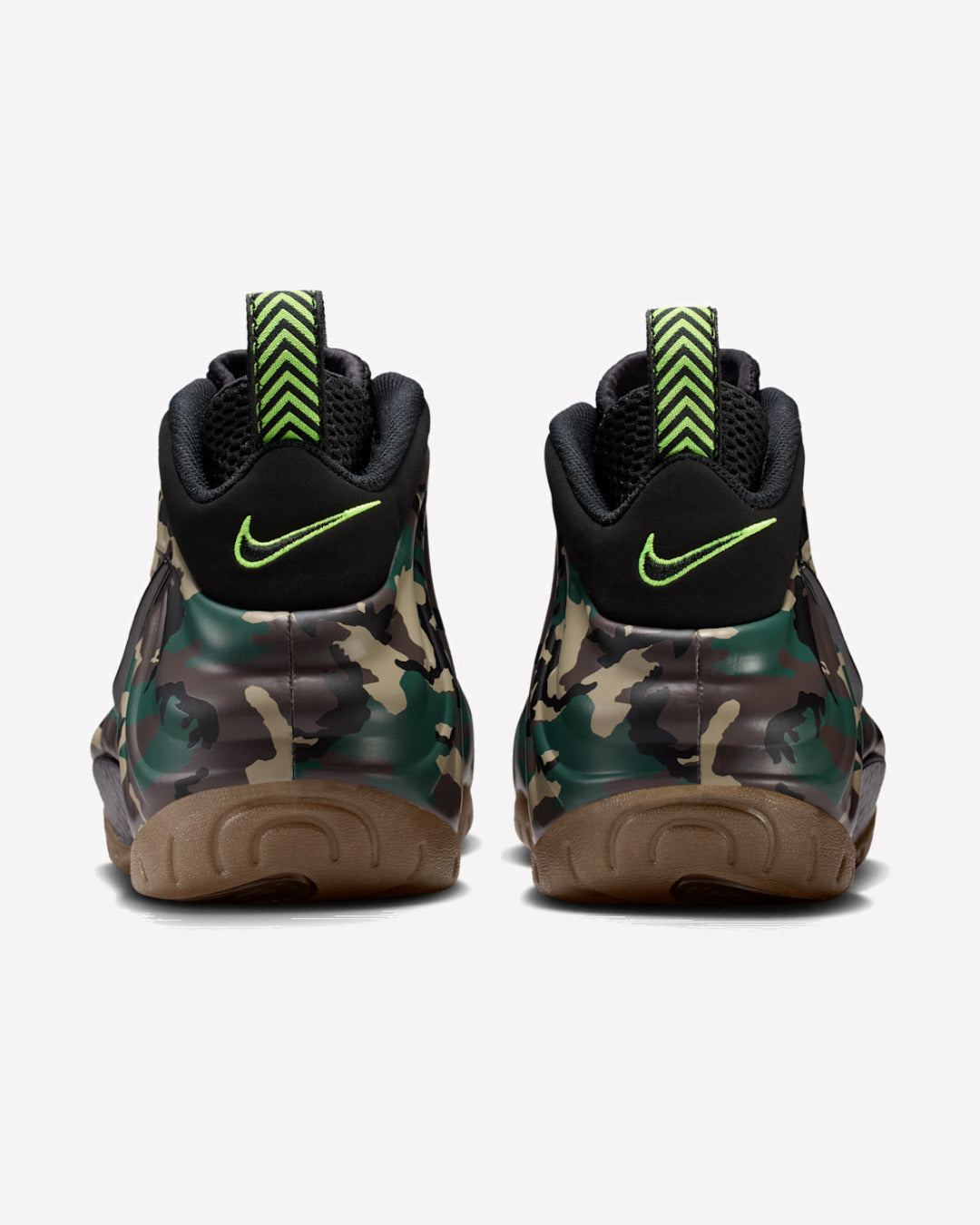 Nike Air Foamposite Pro Army Camo — detalle del Swoosh