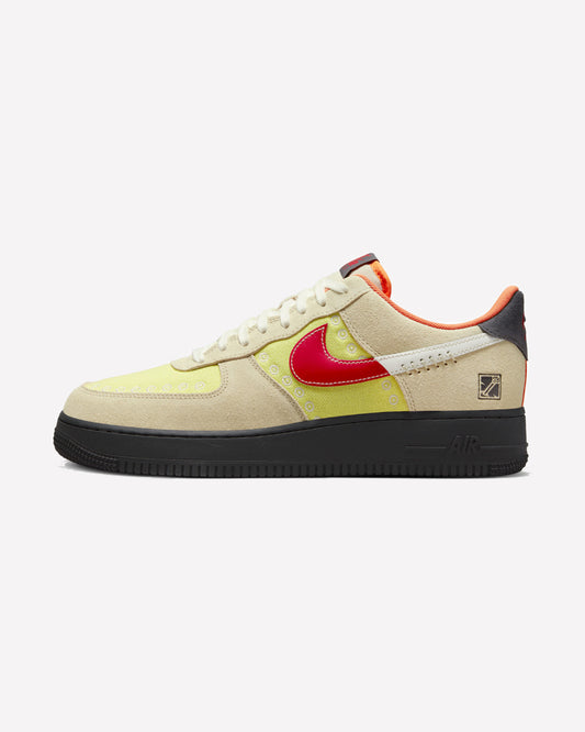 Nike Air Force 1 Low '07 LX Somos Familia — vista lateral