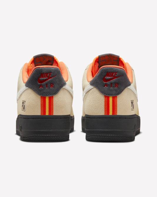 Nike Air Force 1 Low '07 LX Somos Familia — detalle del talón