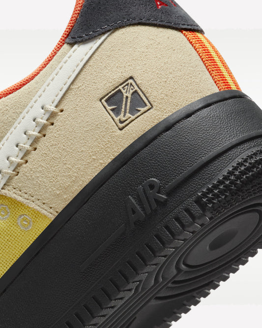 Nike Air Force 1 Low '07 LX Somos Familia — suela exterior