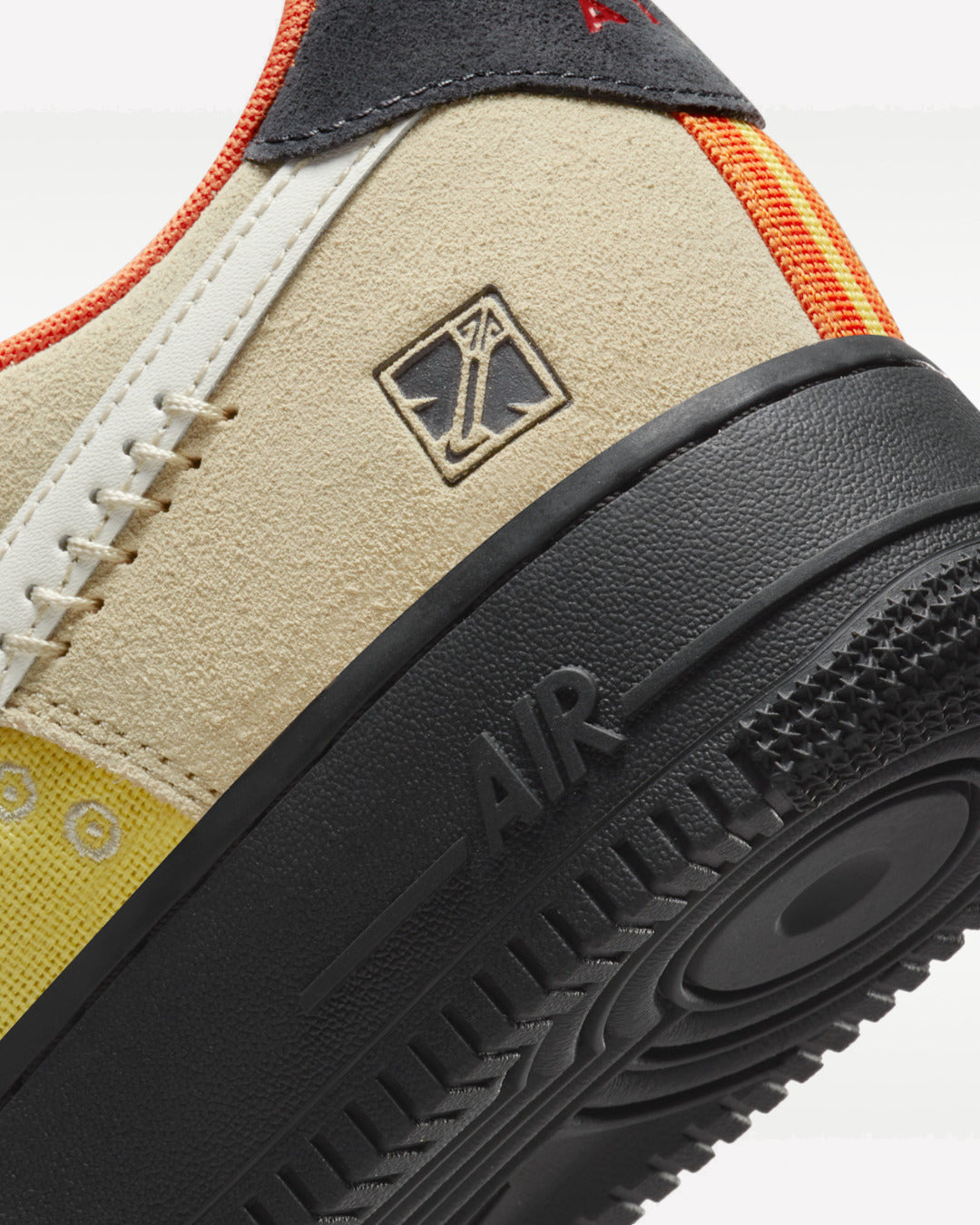 Nike Air Force 1 Low '07 LX Somos Familia — suela exterior