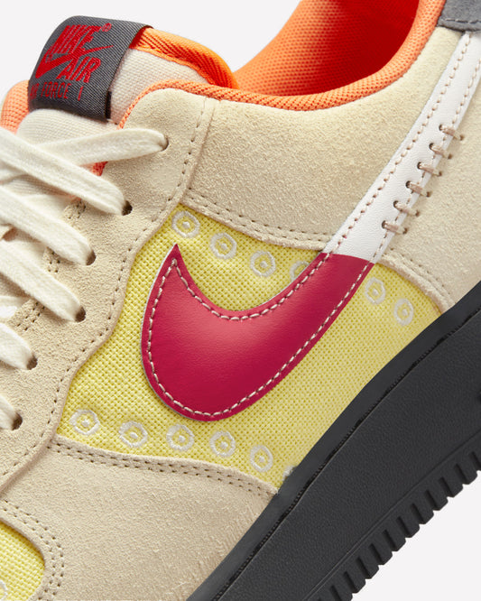 Nike Air Force 1 Low '07 LX Somos Familia — par de zapatillas