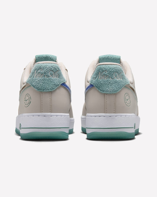 Nike Air Force 1 Low '07 Philadelphia — detalle del talón