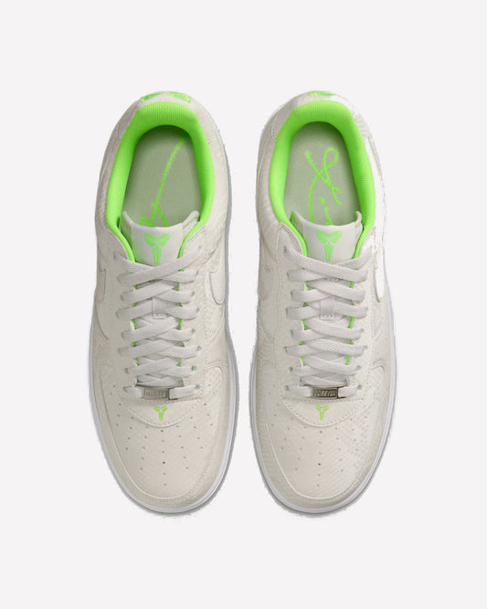 Nike Air Force 1 Low Kobe Bryant Forever Vast Grey Electric Green — vista del talón