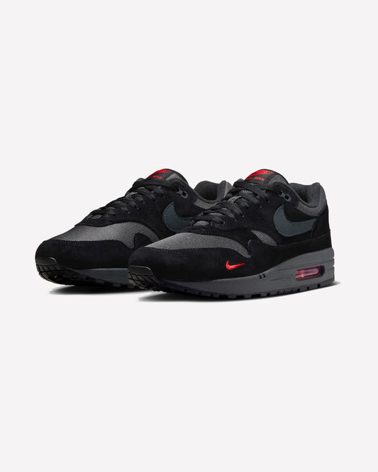 Nike Air Max 1 Bred — detalle del Swoosh