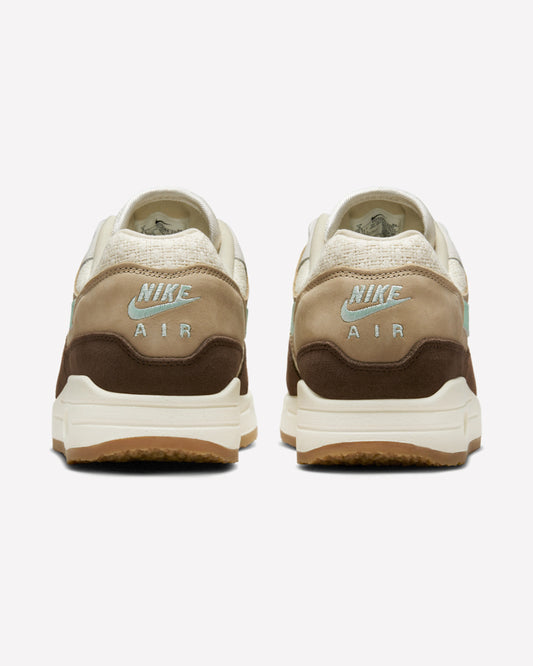 Nike Air Max 1 Crepe Brown — detalle del logo
