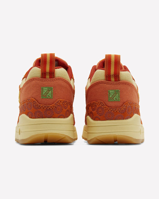 Nike Air Max 1 PRM Somos Familia — vista del talón