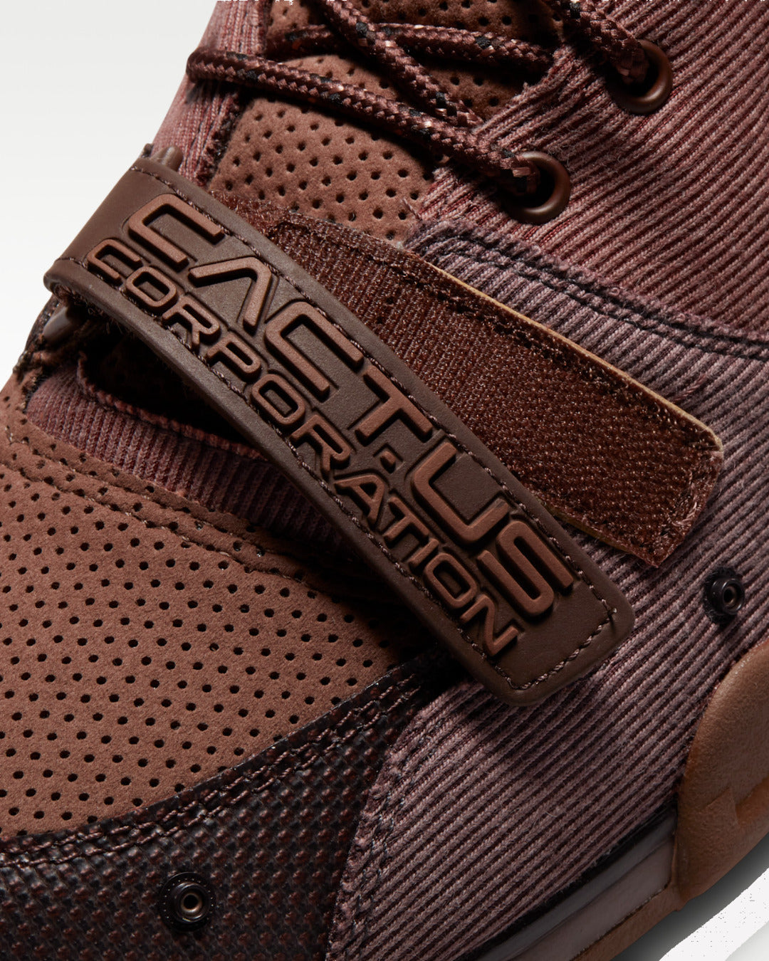 Nike Air Trainer 1 SP Travis Scott Wheat — detalle del branding