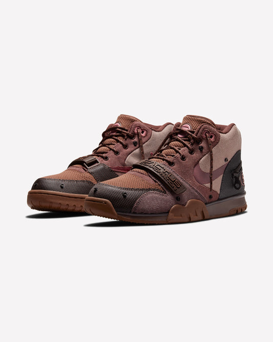 Nike Air Trainer 1 SP Travis Scott Wheat — detalle del strap
