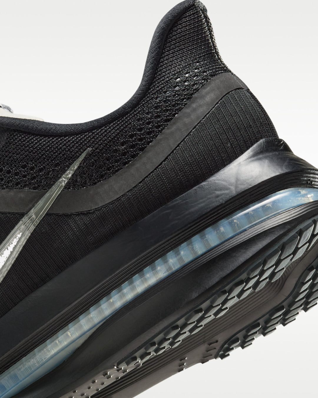 Nike Air Zoom Pegasus Premium SP Black Metallic Silver — detalle del upper