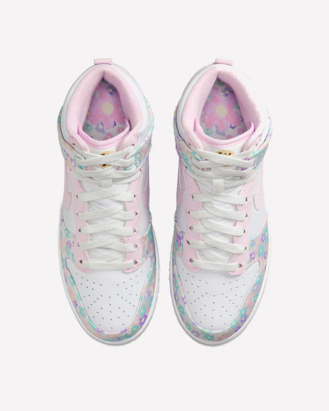 Nike Dunk High Doernbecher Macey — Detalle del Swoosh
