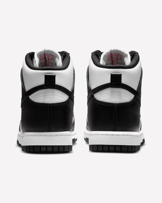 Nike Dunk High Panda — detalle del logo