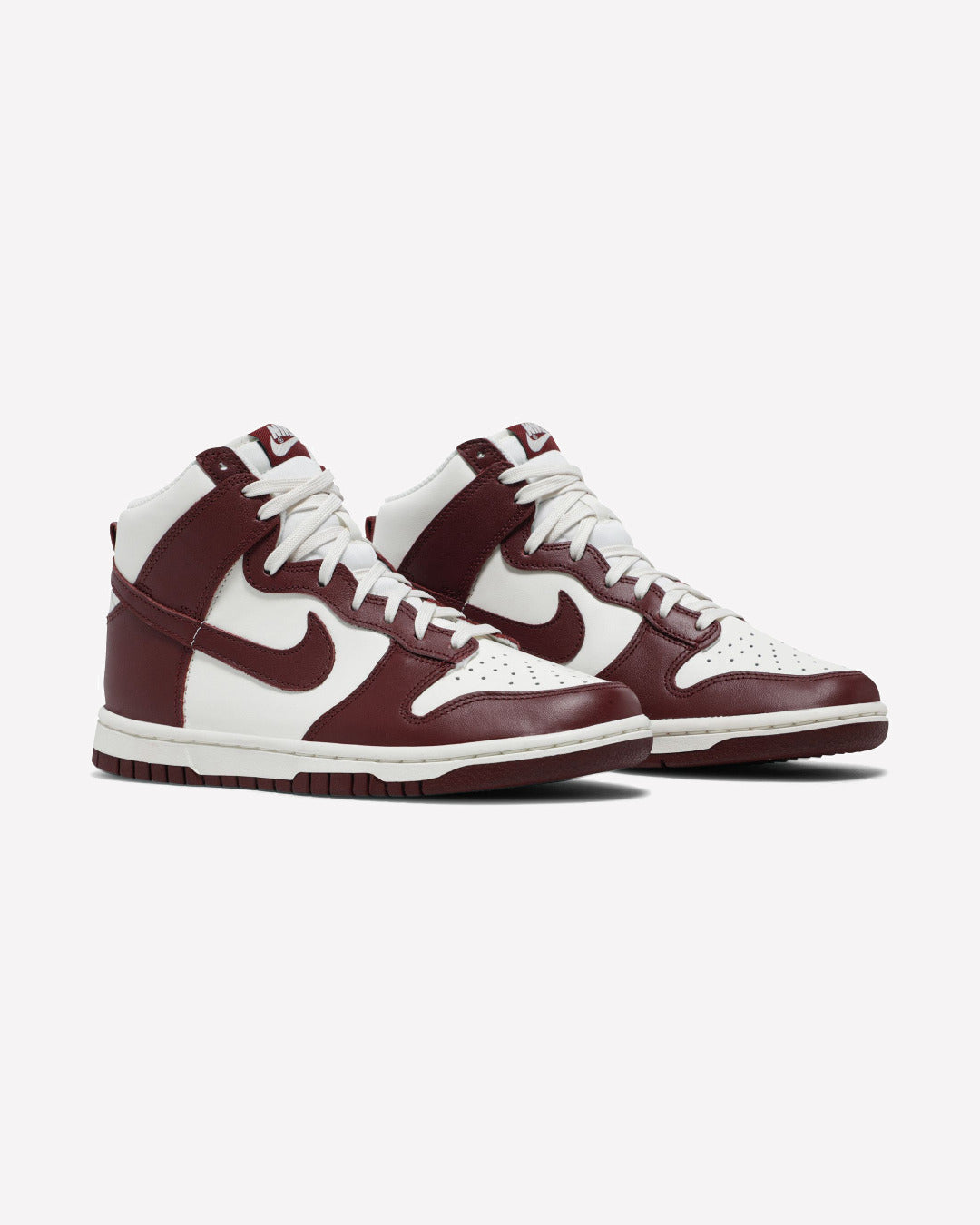 Nike Dunk High Sail Team Red — detalle del talón