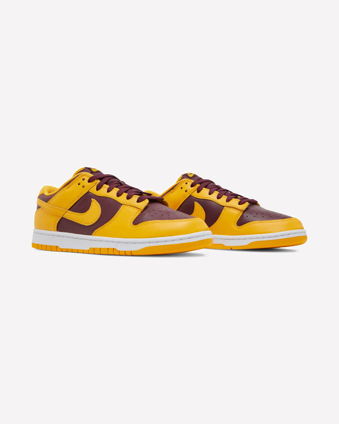 Nike Dunk Low Arizona State — detalle del logo