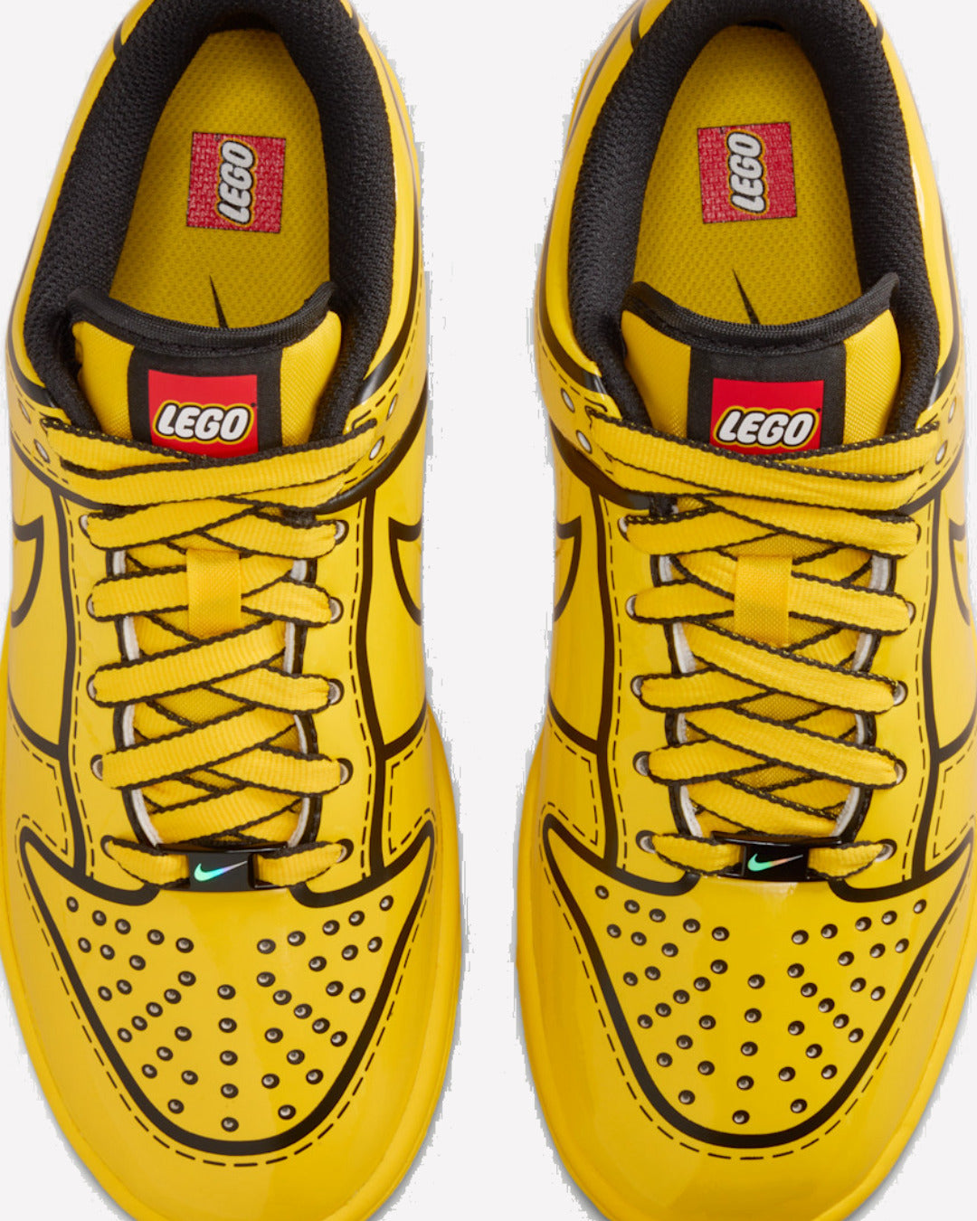 Nike Dunk Low LEGO Tour Yellow — vista del par
