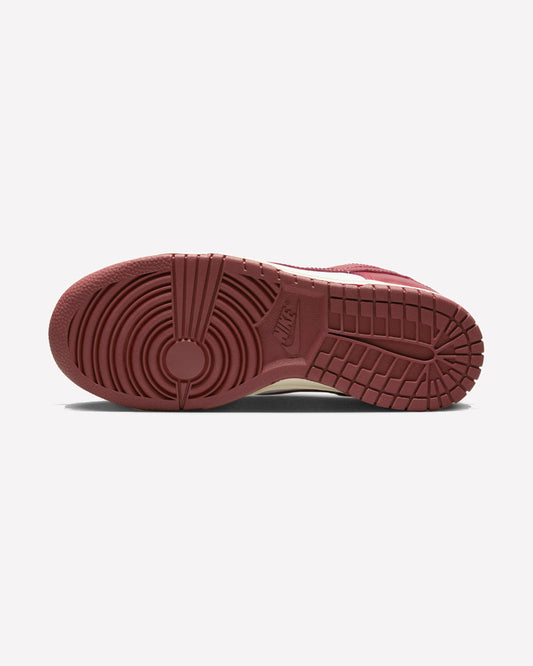 Nike Dunk Low PRM Vintage Team Red — Par completo