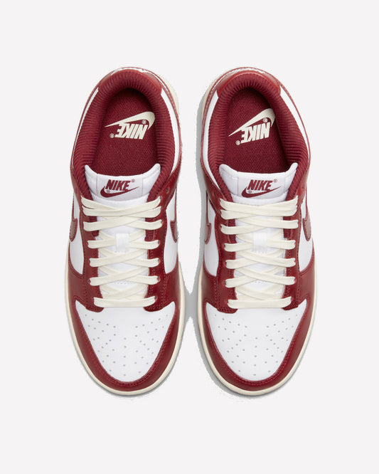 Nike Dunk Low PRM Vintage Team Red — Detalle del talón