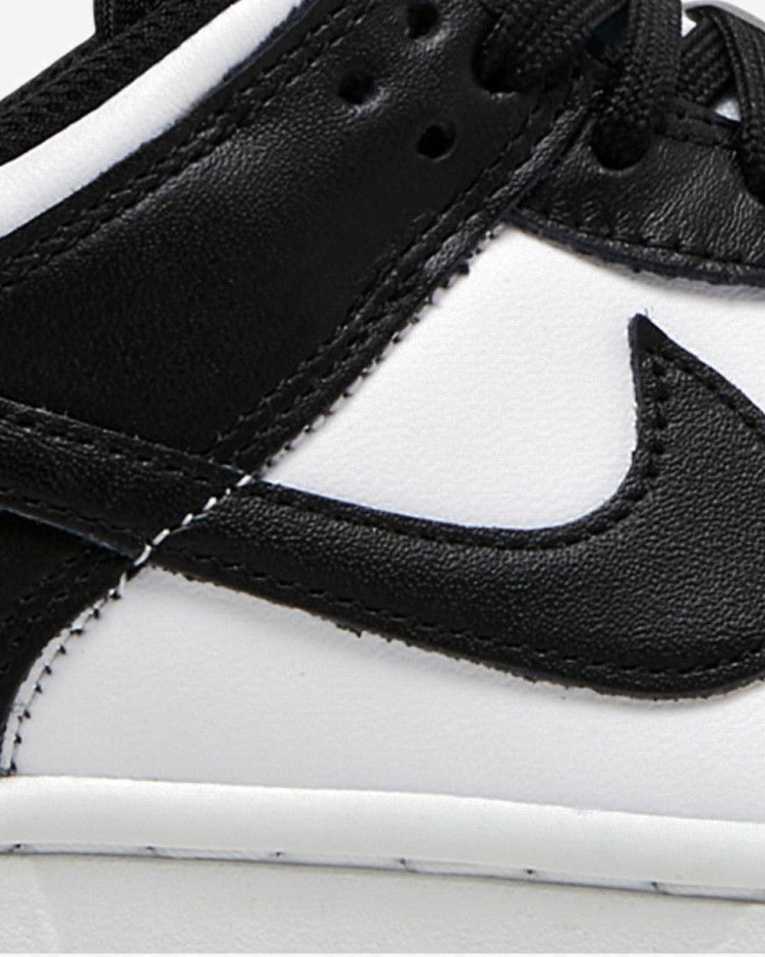 Nike Dunk Low Retro White Black Panda — vista de la suela