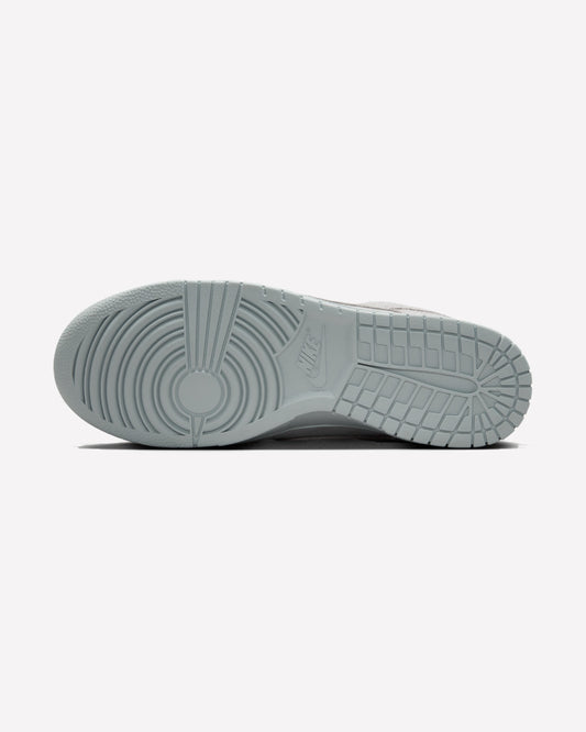 Nike Dunk Low SE Wolf Grey — vista frontal
