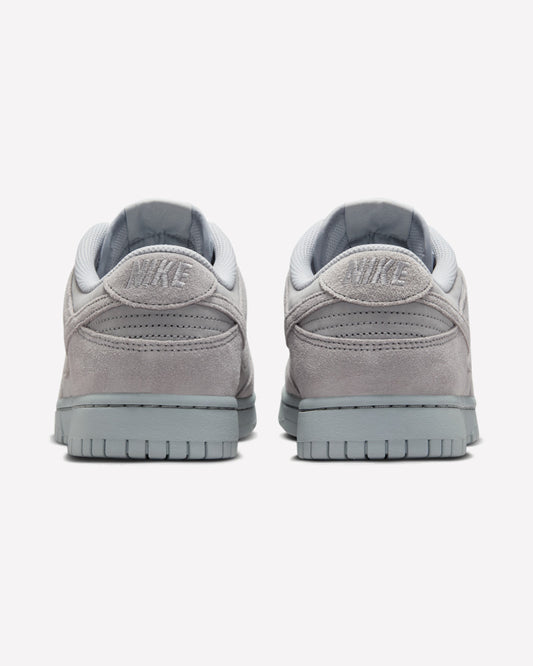 Nike Dunk Low SE Wolf Grey — detalle del talón