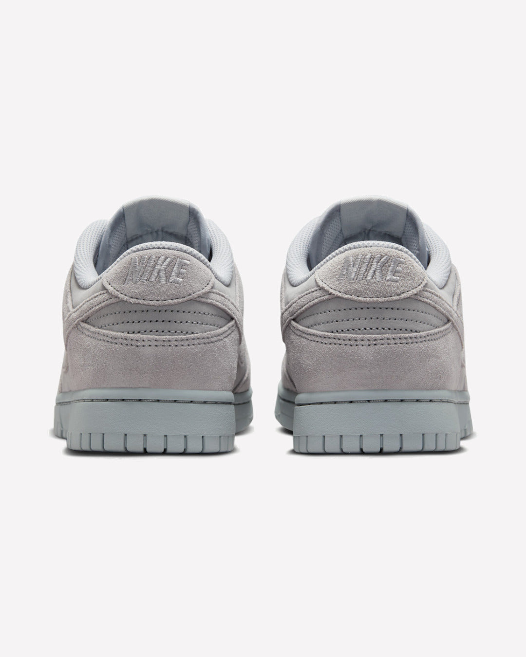 Nike Dunk Low SE Wolf Grey — detalle del talón