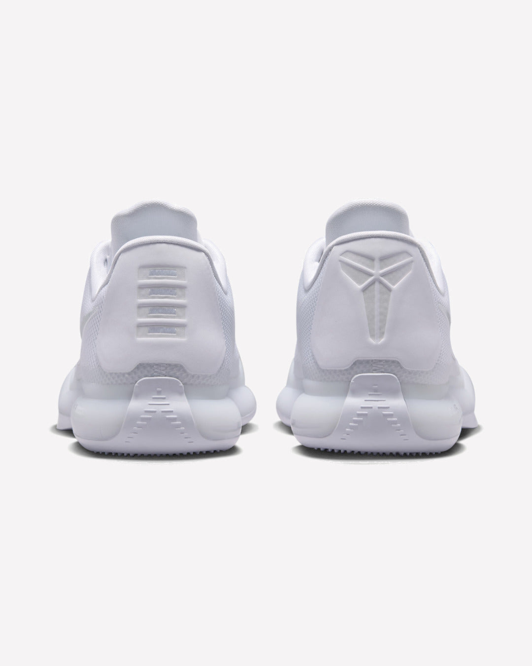 Nike Kobe 10 Protro Low Halo — detalle del logo