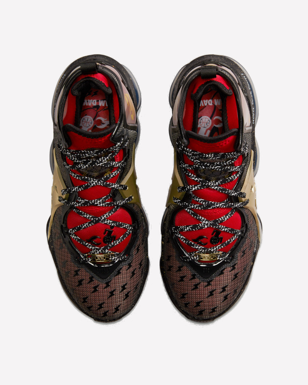 Nike LeBron 19 Doernbecher Sam David — vista trasera del talón
