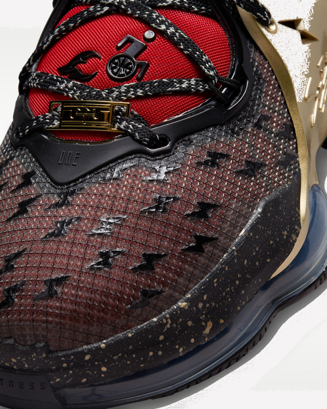 Nike LeBron 19 Doernbecher Sam David — detalle del lateral