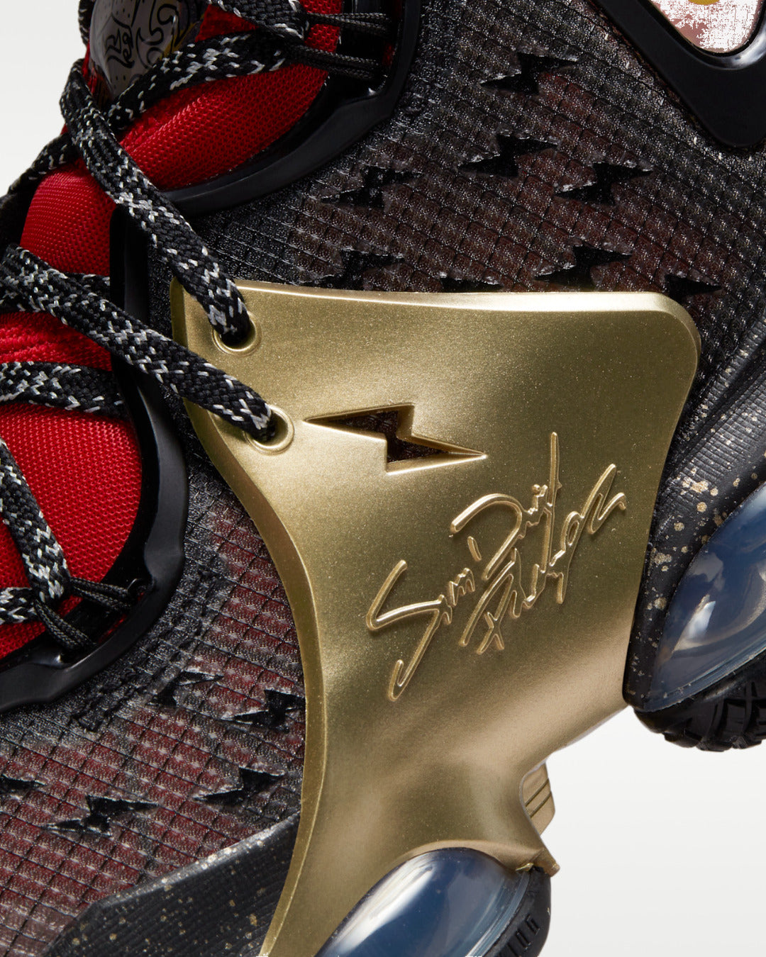 Nike LeBron 19 Doernbecher Sam David — par completo