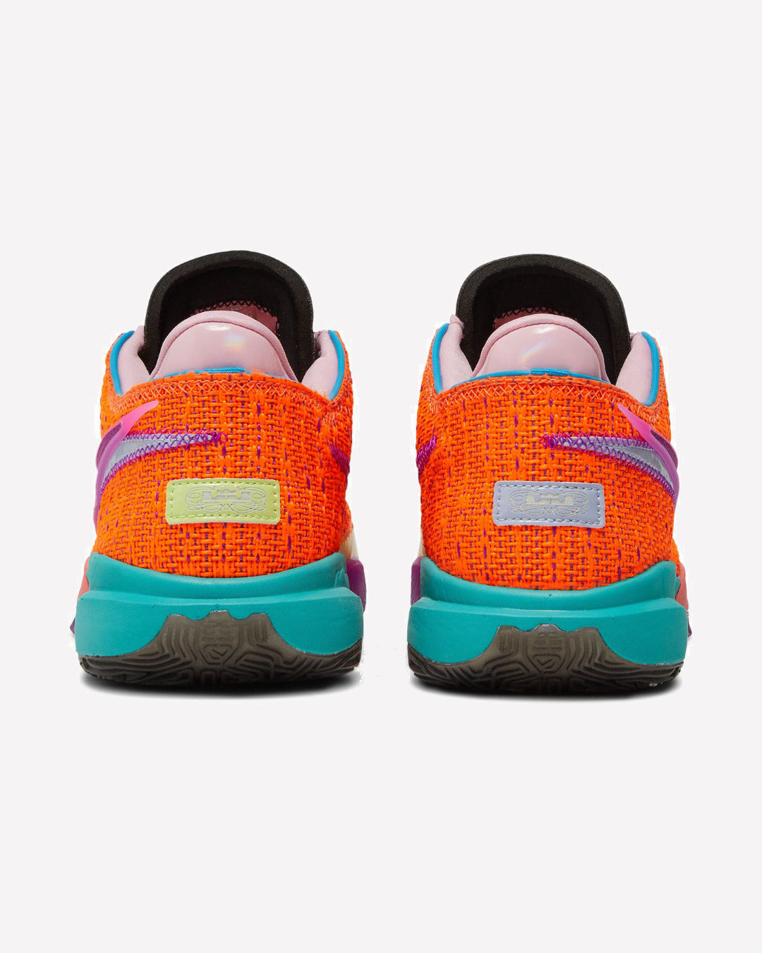 Nike LeBron 20 Chosen 1 — detalle del talón