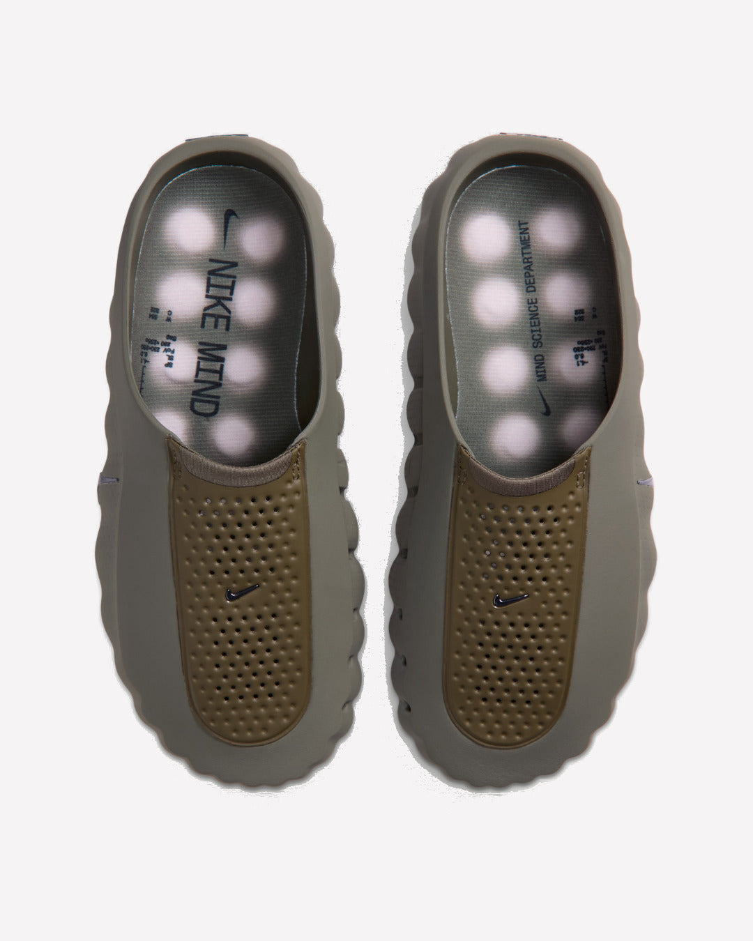 Nike Mind 001 Slide Tarp Green — vista del talón