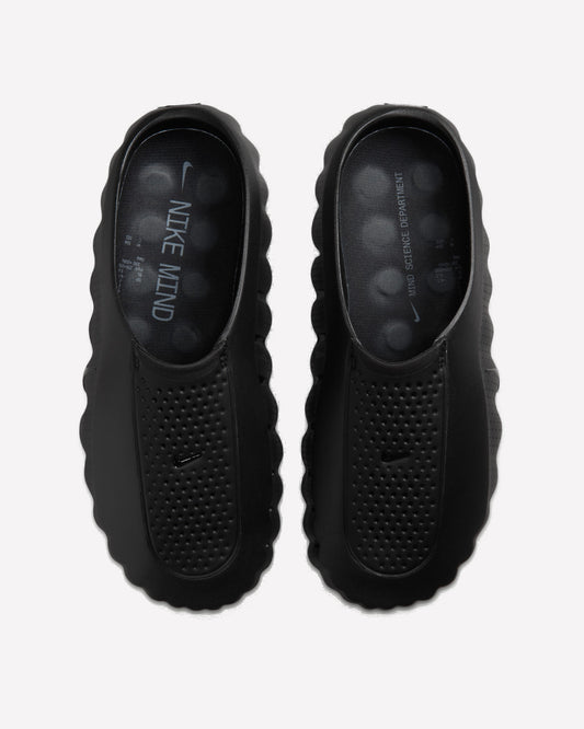 Nike Mind 001 Slide Triple Black — vista de la suela