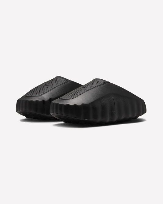 Nike Mind 001 Slide Triple Black — detalle del upper
