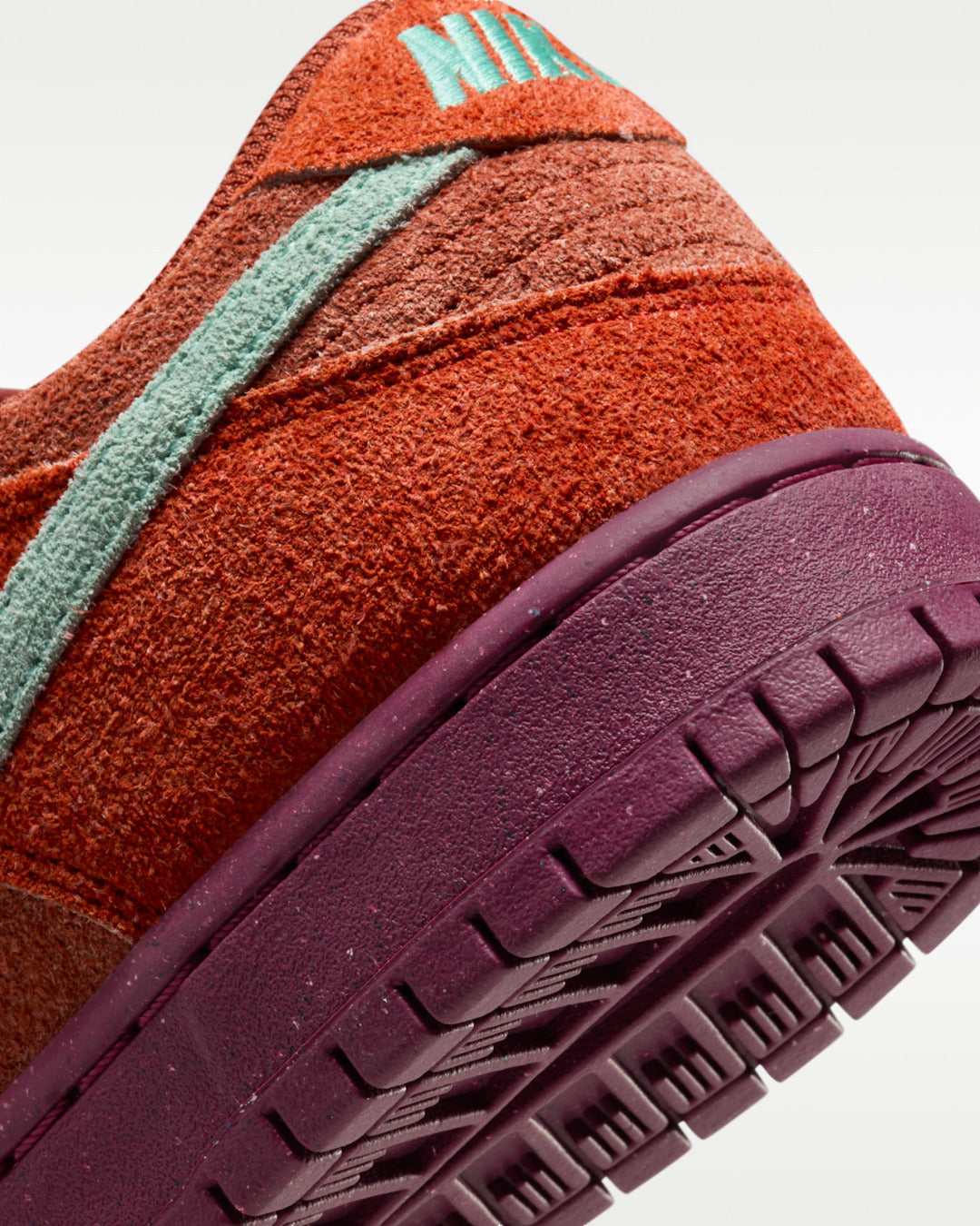 Nike SB Dunk Low Mystic Red Rosewood — suela exterior