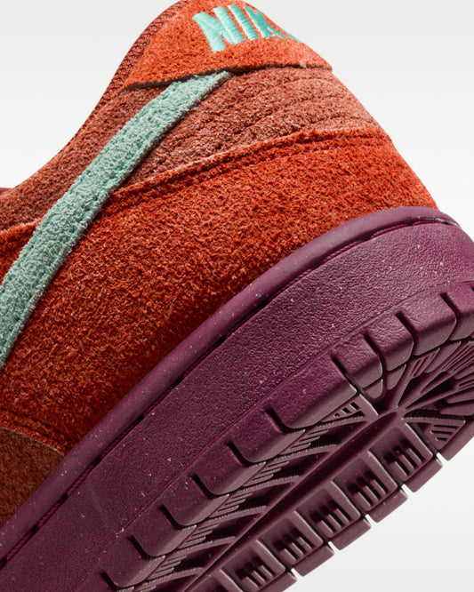 Nike SB Dunk Low Mystic Red Rosewood — suela exterior