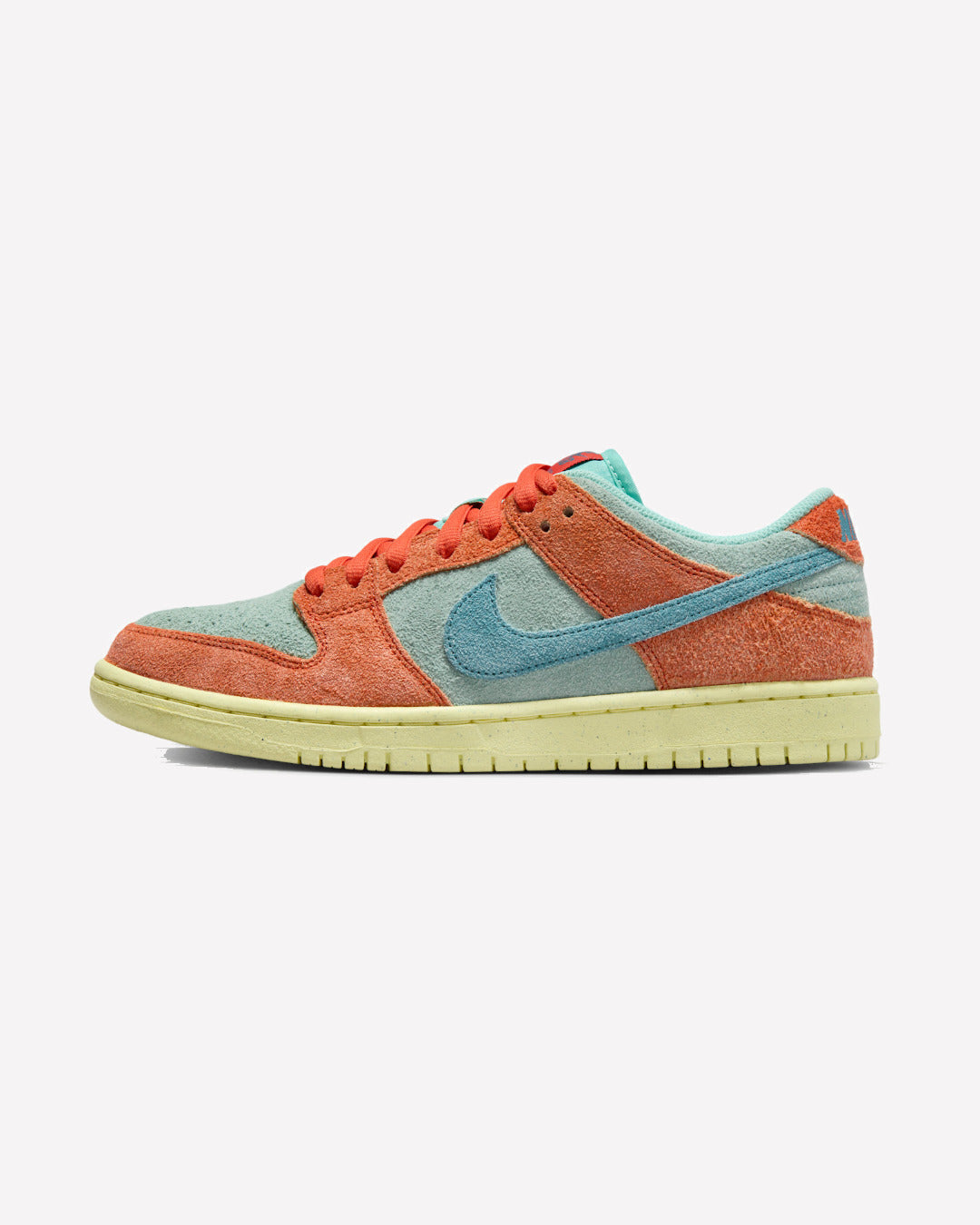 Nike SB Dunk Low Orange Emerald Rise — vista lateral