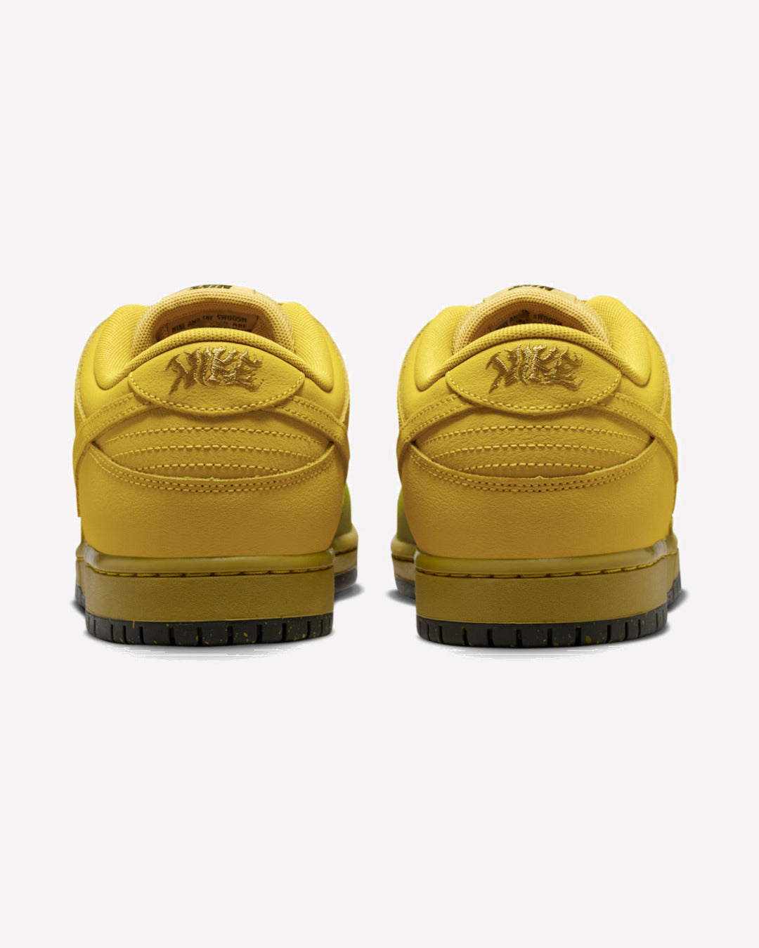 Nike SB Dunk Low Pro Hatch Chili — detalle del logo