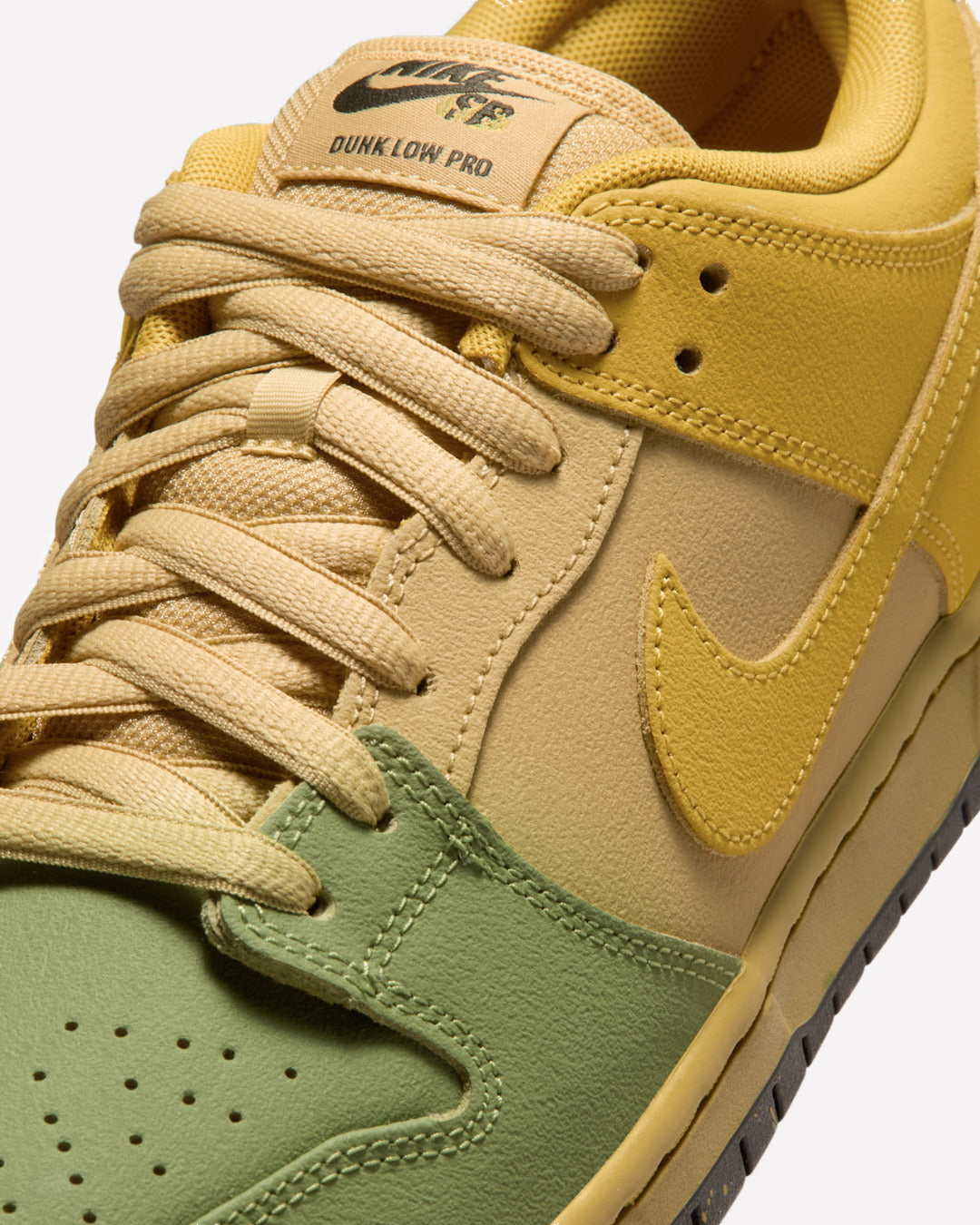 Nike SB Dunk Low Pro Hatch Chili — vista del talón
