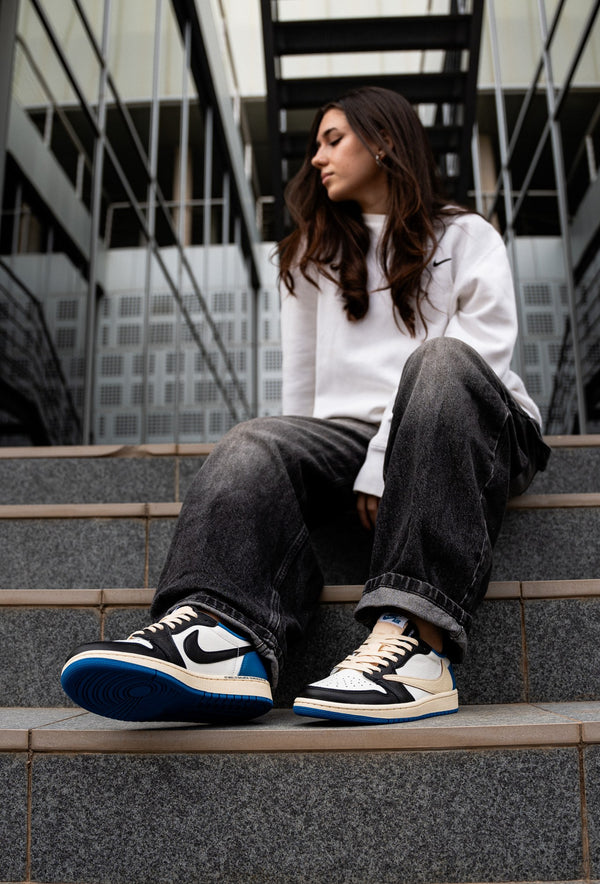 Look con Air Jordan 1 Low OG SP Travis Scott x Fragment Design